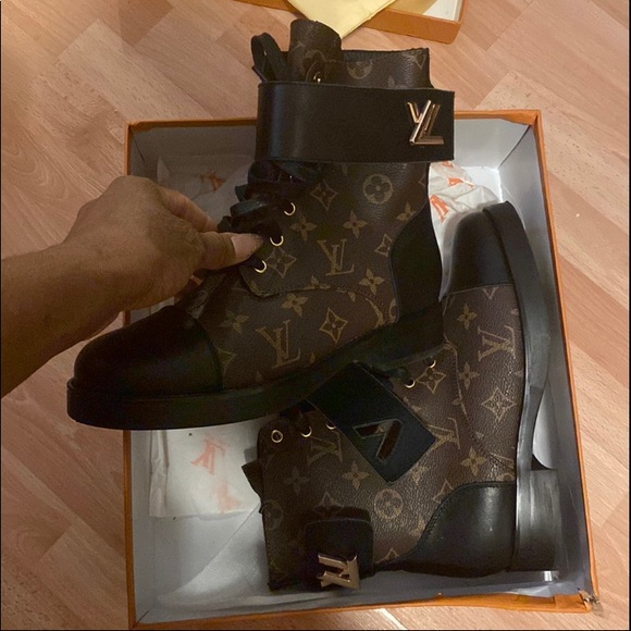 Louis Vuitton Wonderland Flat Ranger Size 39
